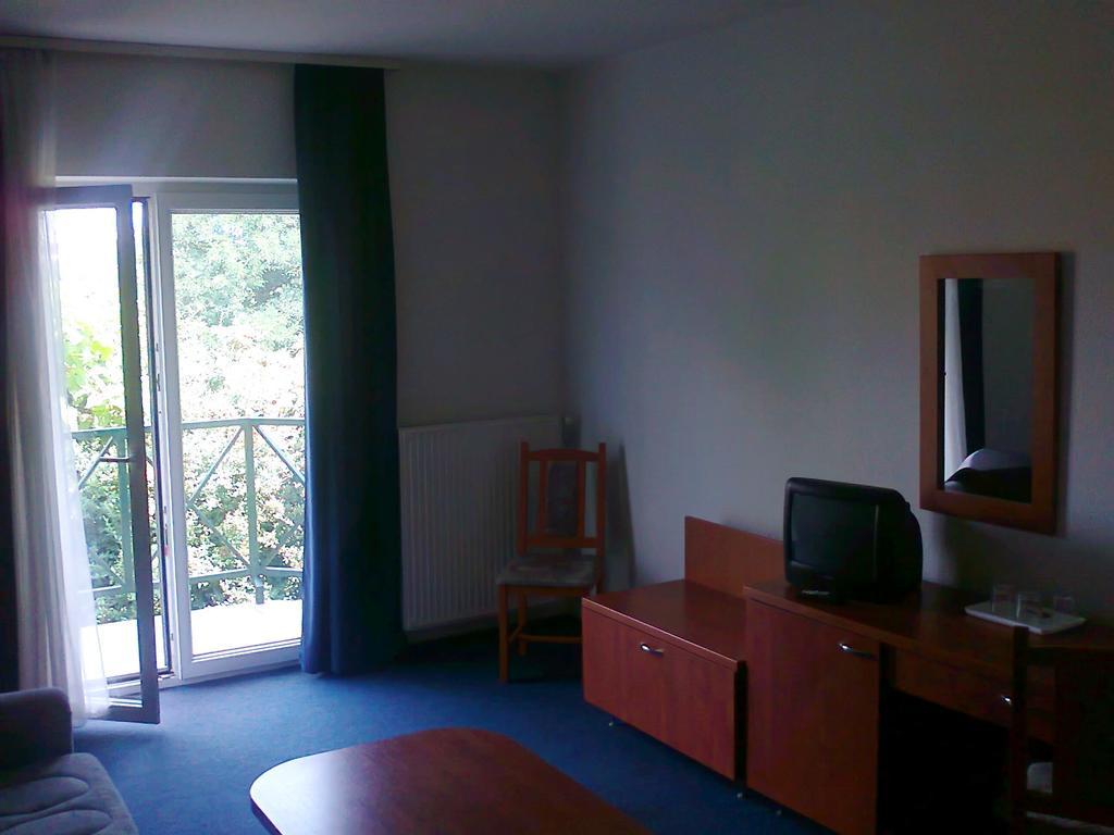 Pontis Hotel Biatorbágy Cameră foto